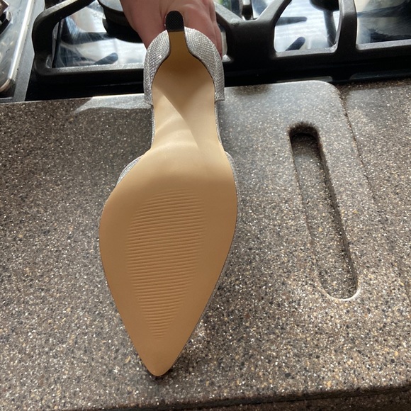 NEW silver pointed toe heels with ankle strap - Picture 4 of 6